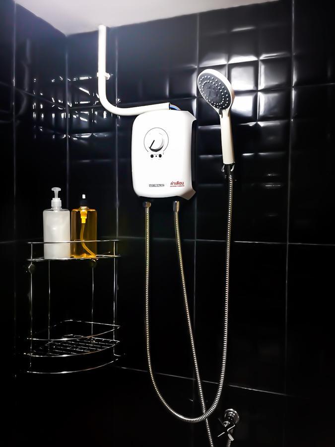 Artistel (Adults Only) Hostel Чиангмай Екстериор снимка