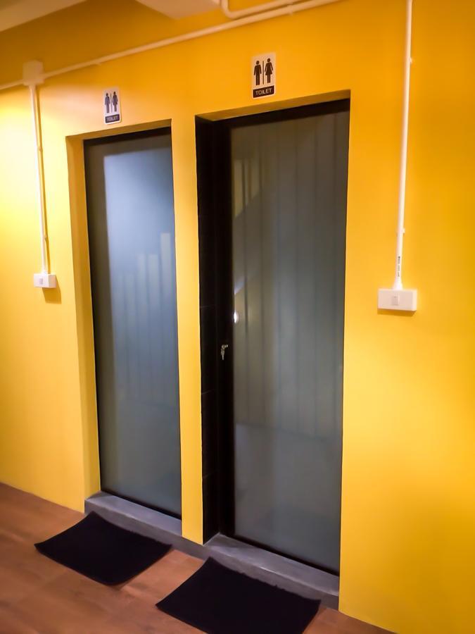 Artistel (Adults Only) Hostel Чиангмай Екстериор снимка