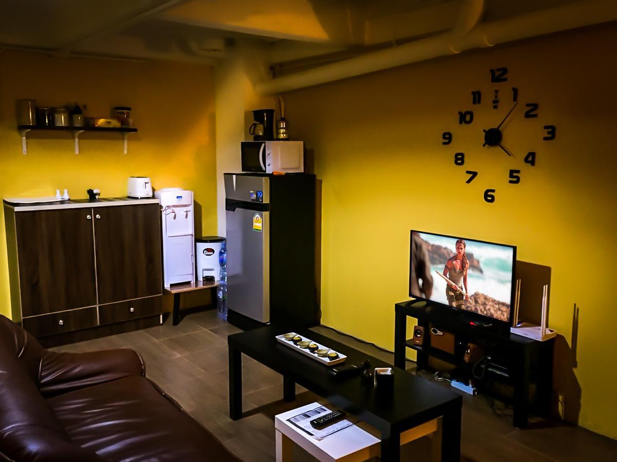 Artistel (Adults Only) Hostel Чиангмай Екстериор снимка