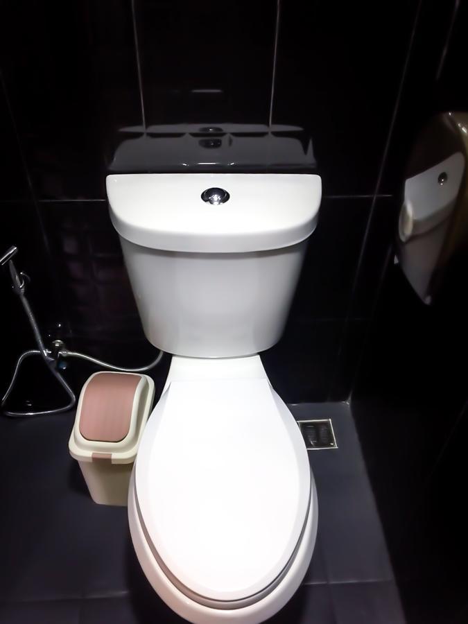 Artistel (Adults Only) Hostel Чиангмай Екстериор снимка