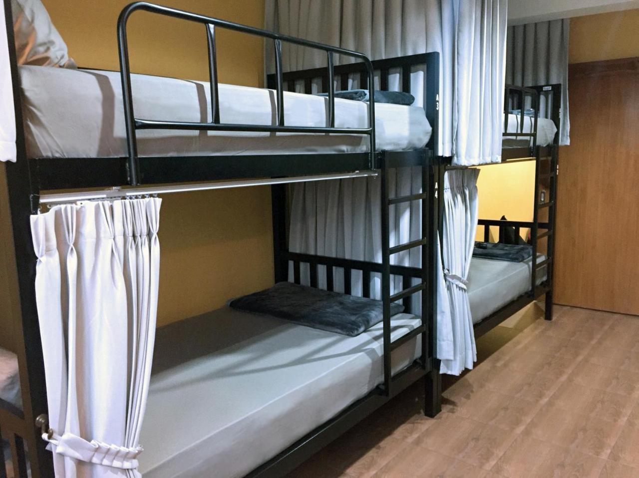 Artistel (Adults Only) Hostel Чиангмай Екстериор снимка